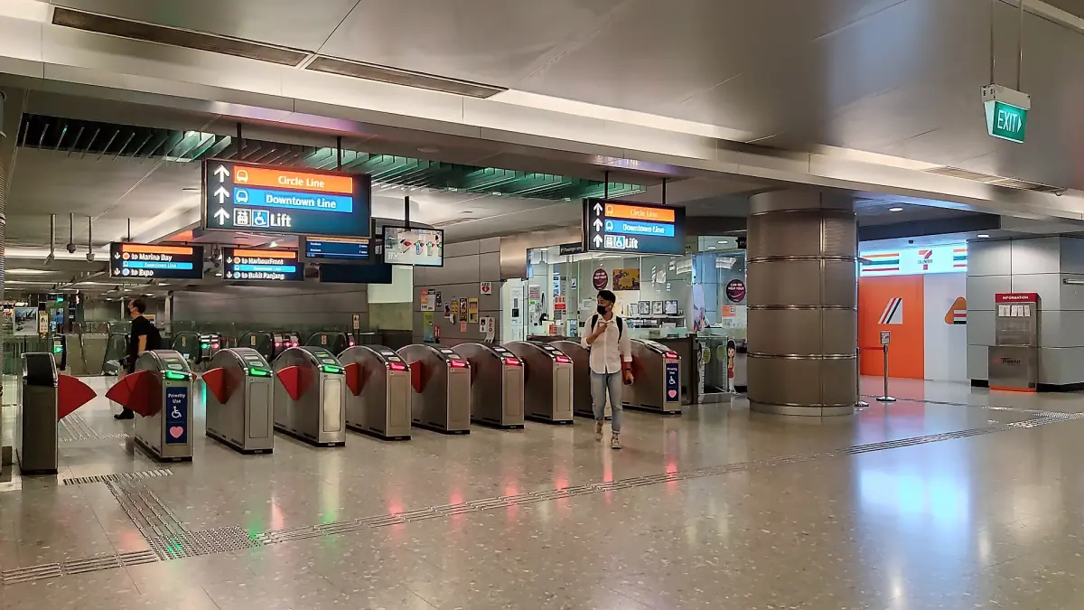 Bayfront MRT station concourse
