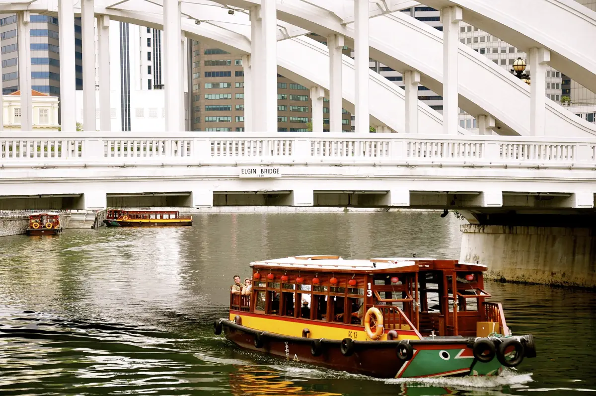 A bumboat passing under Elgin Bridge